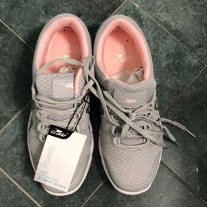 Sneakers, brand new, size 7